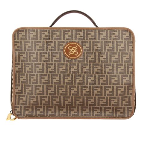 maleta fendi